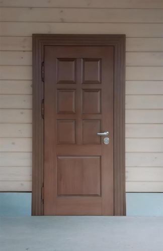 Дверь в частном доме