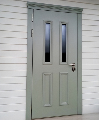 С двумя стеклами и карнизом