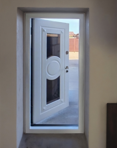 Остекленная дверь