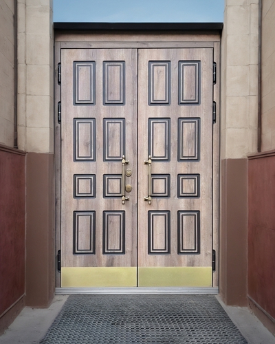 Двустворчатая дверь с отбойниками