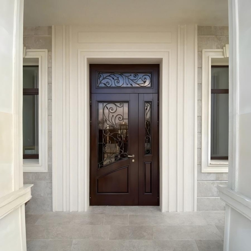 Дверь с верхней вставкой