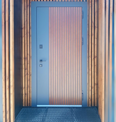 Дверь с реечным дизайном