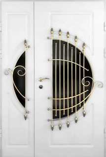 Металлическая полуторная термодверь с ковкой и стеклом (МДФ белого цвета) Металлическая полуторная термодверь с ковкой и стеклом (МДФ белого цвета)