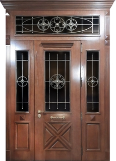 Парадная стальная термодверь с остеклением, карнизом и решетками (МДФ шпон с багетом)